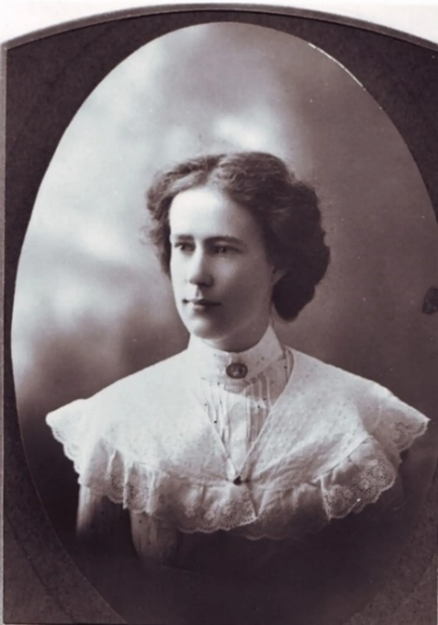 1900-eleanor-bourne-(1896)