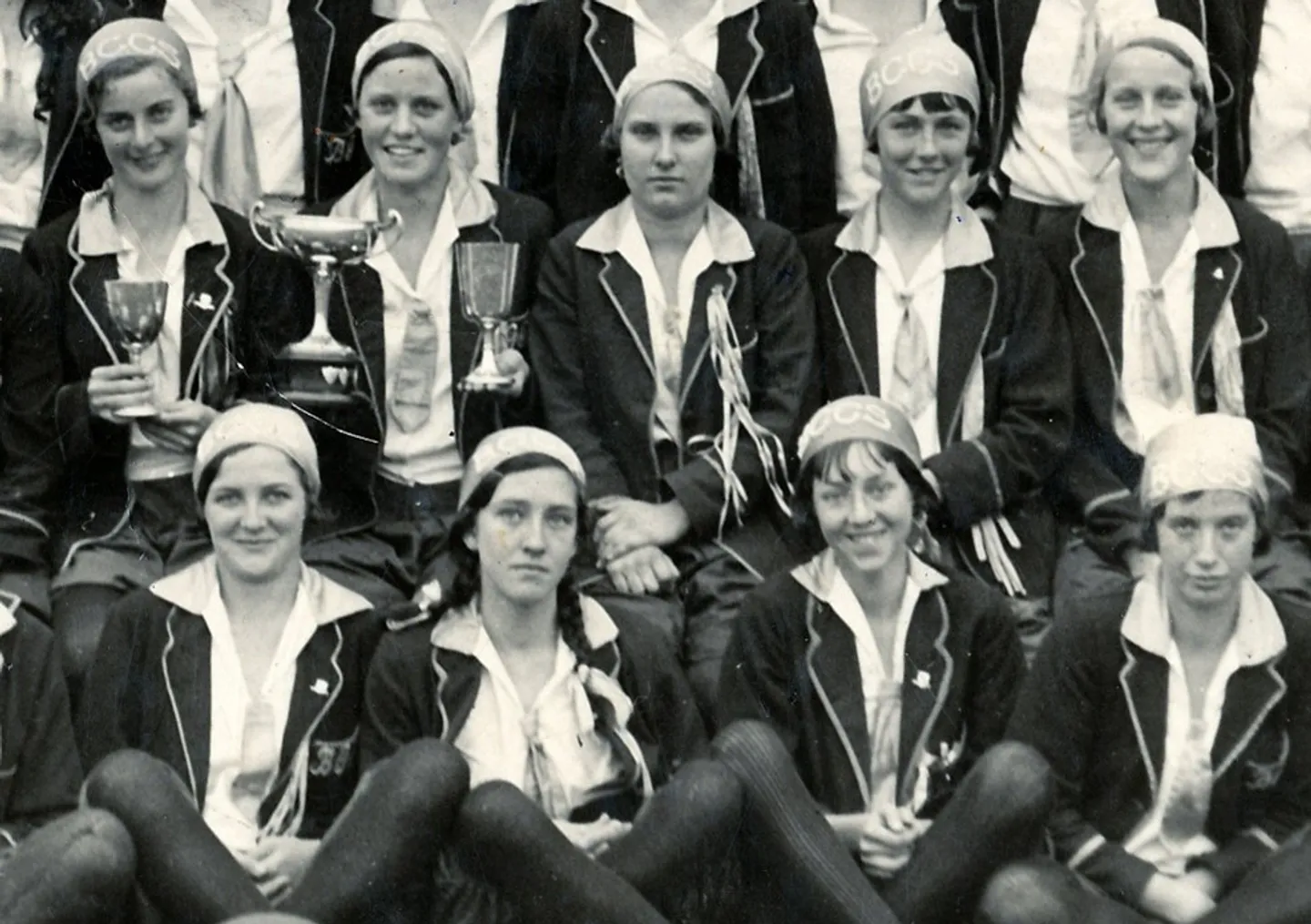 1932-athletics-showing-the-dress-badge-and-ribbons-752x530
