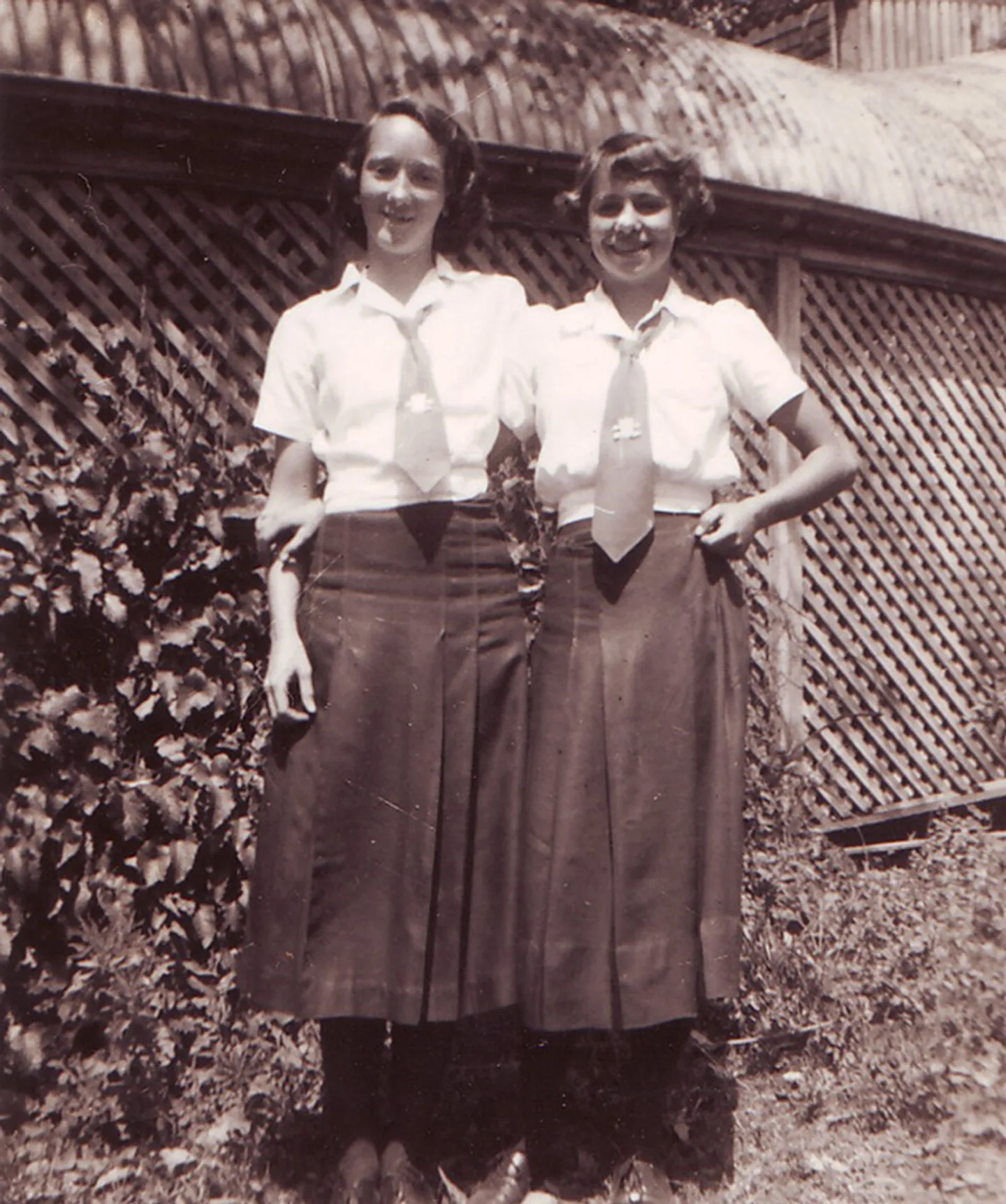 1953-nola-welch-and-marilyn-huxley
