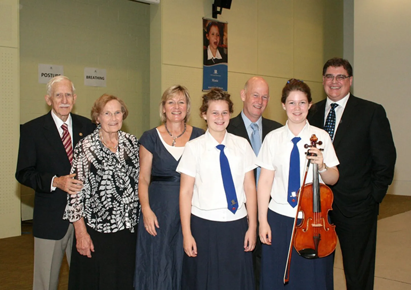 2009-winner-ellen-harrison-(2009)-with-her-family-and-dr-gainsford