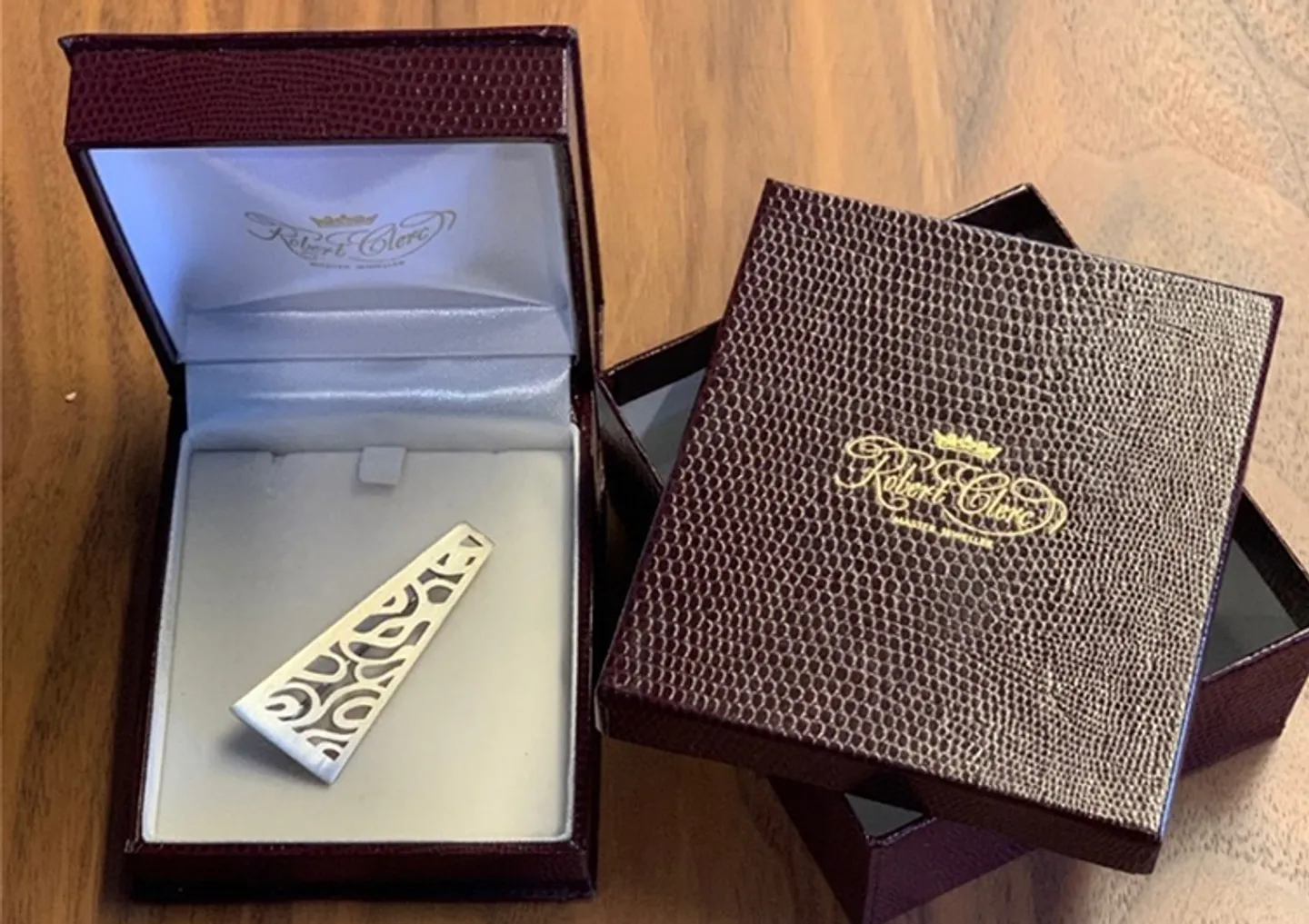 2022-elizabeth-jameson's-reflection-brooch