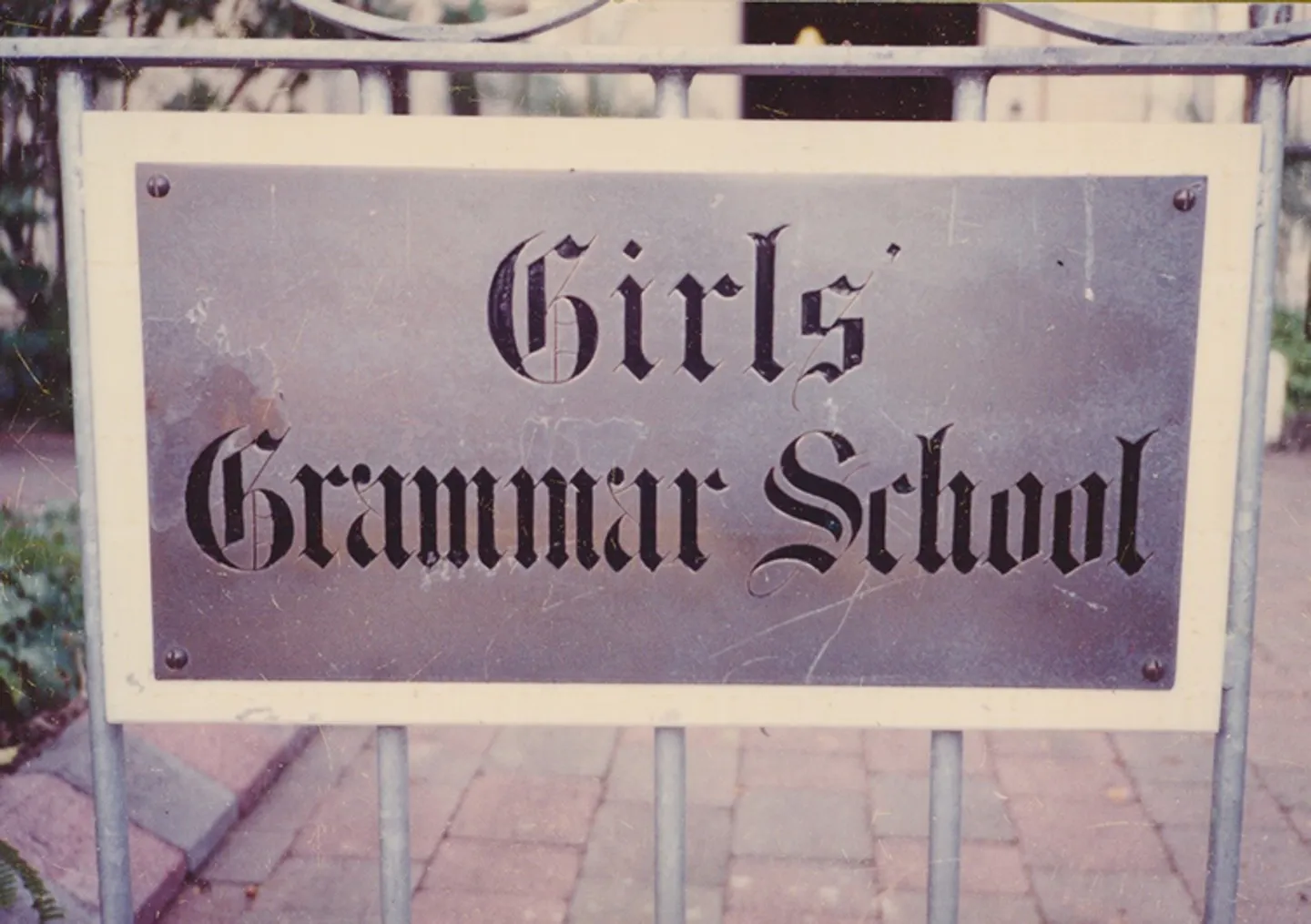 front-of-school-1990-brass-plaque-752x530-1