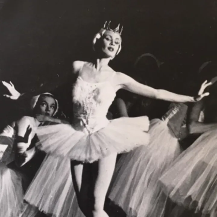 odette-act-2-swan-lake-lexie-guest-artist-with-ballet-theatre-of-qld