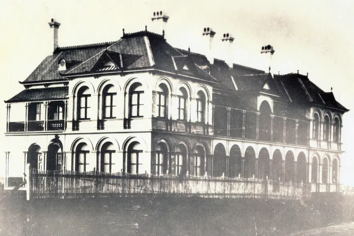 1884-new-school-on-gregory-terrace